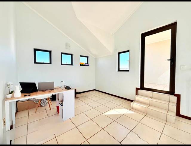 1 BEDROOM APARTMENT FOR SALE IN BRYANSTON